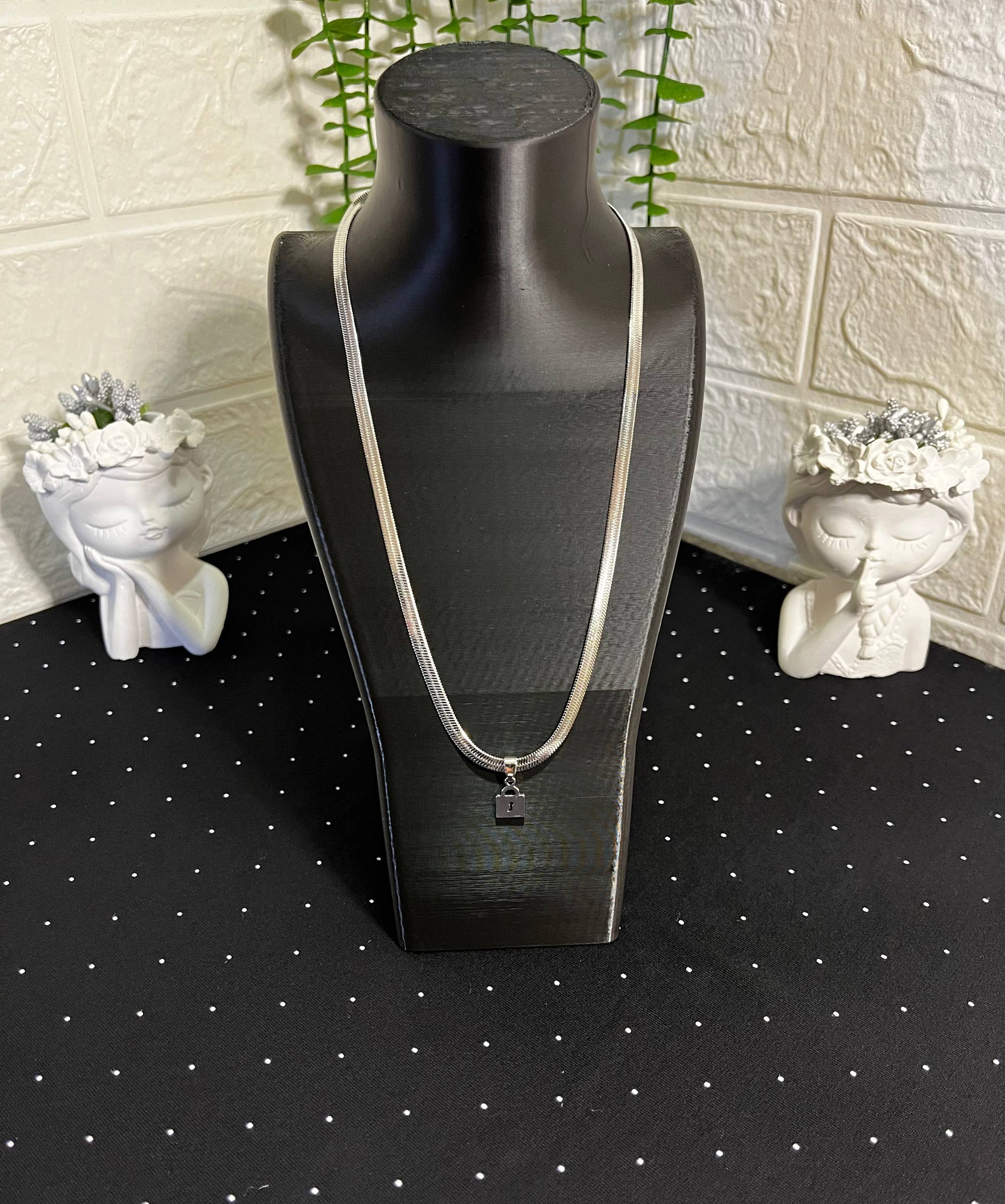 Kilit Figürlü Silver Çelik Kolye